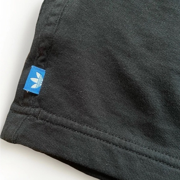 Vintage Adidas Women’s Mini Skirt Black Size Medium 3 Stripes Embroidered Logo - Picture 4 of 6